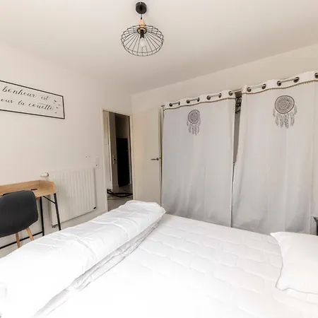 Apartamento T2-10 Min De La *